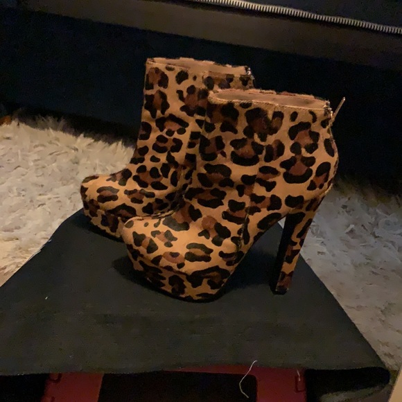 Colin Stuart leopard platform booties - Picture 6 of 6